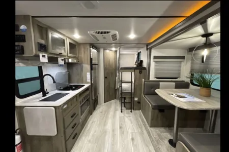 *Fully Stocked* 2022 Surveyor Legend 19BHLE