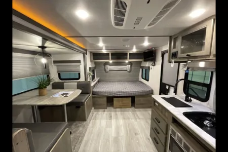 *Fully Stocked* 2022 Surveyor Legend 19BHLE