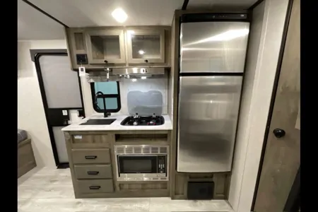 *Fully Stocked* 2022 Surveyor Legend 19BHLE