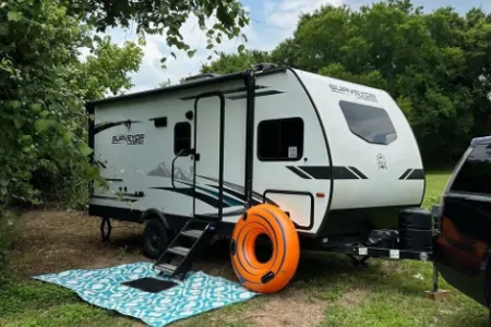 *Fully Stocked* 2022 Surveyor Legend 19BHLE
