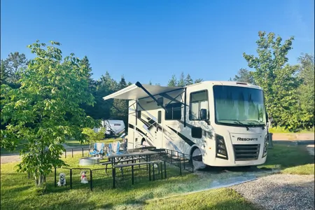 Spacious, modern, home on wheels for 6.