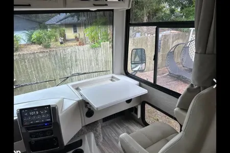 Spacious, modern, home on wheels for 6.