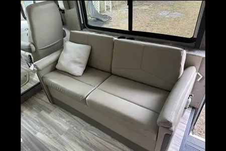 Spacious, modern, home on wheels for 6.