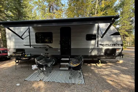 Lisa's Coachmen Catalina 261BH Travel Trailer