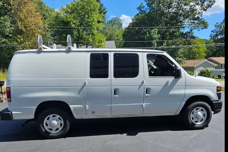 CAMPHA COUPLE Ford E250 Stealth Campervan