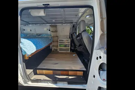 CAMPHA COUPLE Ford E250 Stealth Campervan