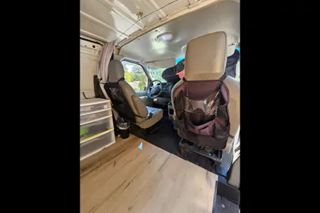 CAMPHA COUPLE Ford E250 Stealth Campervan