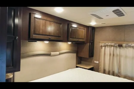 T&T Thor Motor Coach 34j Class A