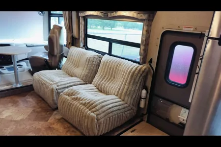 T&T Thor Motor Coach 34j Class A