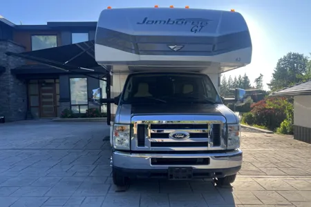 Sunny’s Fleetwood Jamboree GT | Family-Friendly | Sleeps 6 | Easy to Drive