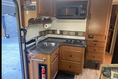 Sunny’s Fleetwood Jamboree GT | Family-Friendly | Sleeps 6 | Easy to Drive
