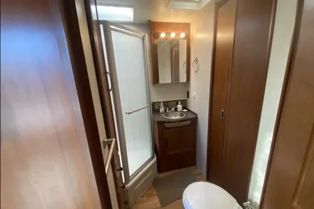 Sunny’s Fleetwood Jamboree GT | Family-Friendly | Sleeps 6 | Easy to Drive