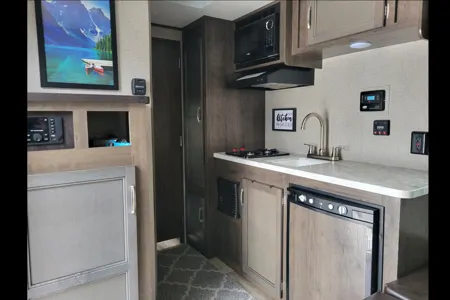 Lightweight SUV towable travel trailer