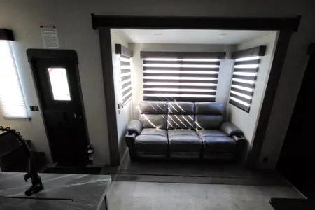 Unlimited Generator Use!!! Rv Rentals Way of Life's Forest River 324A13WS Fifth Wheel CR1