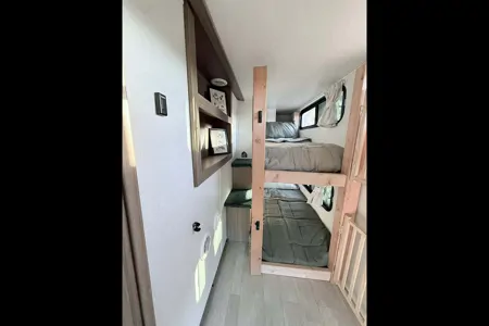 THE VIEW - a family-friendly trailer (even for toddlers and pets!) with panoramic windows