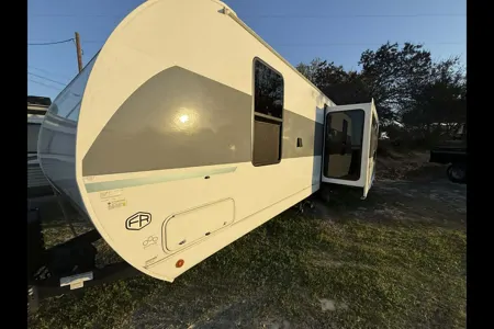 THE VIEW - a family-friendly trailer (even for toddlers and pets!) with panoramic windows