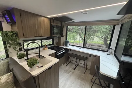 THE VIEW - a family-friendly trailer (even for toddlers and pets!) with panoramic windows
