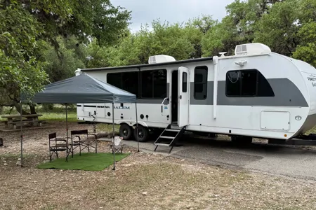 THE VIEW - a family-friendly trailer (even for toddlers and pets!) with panoramic windows