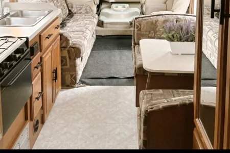 Adventure-Ready Coachmen Mirada – Sleeps 5, Fully Equipped!