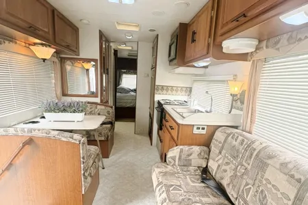 Adventure-Ready Coachmen Mirada – Sleeps 5, Fully Equipped!