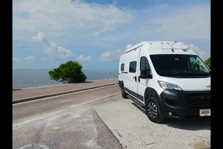Winnebago Roam
