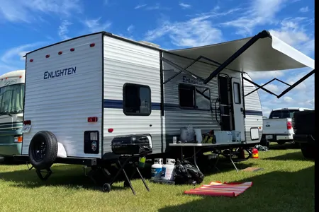 Jenny's Enlighten 25bh Travel Trailer
