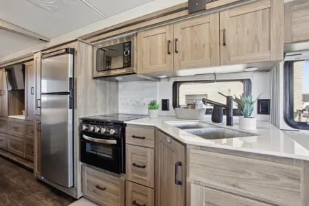 2023 Winnebago Vista 29V: Luxurious Travel