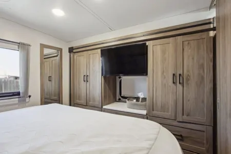 2023 Winnebago Vista 29V: Luxurious Travel