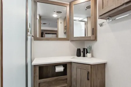 2023 Winnebago Vista 29V: Luxurious Travel