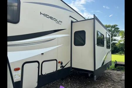 Keystone Hideout Fifth Wheel bunkhouse!