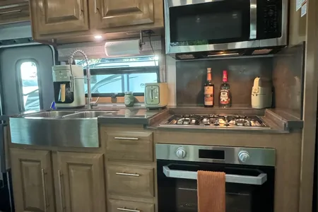 Uppity Trailer - Forest River Georgetown 7 Class A