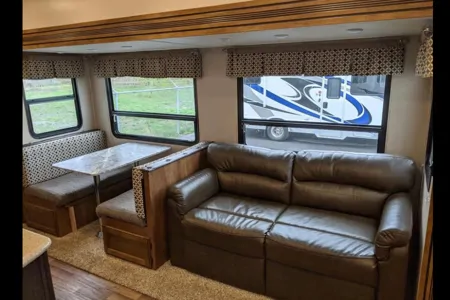 Coachmen Chaparral lite Fifth Wheel
