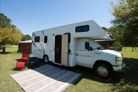 Thor Motor Coach Majestic 23A Class C Easy to drive complete w Everything