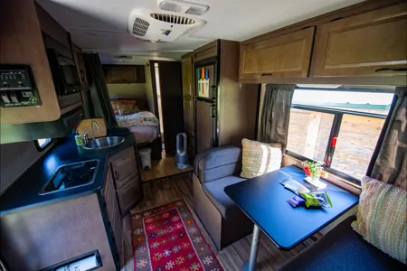 Thor Motor Coach Majestic 23A Class C Easy to drive complete w Everything