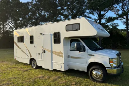 Thor Motor Coach Majestic 23A Class C Easy to drive complete w Everything