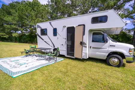 Thor Motor Coach Majestic 23A Class C Easy to drive complete w Everything