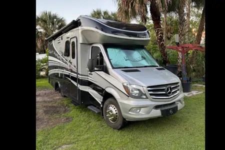 Travel in Class Mercedes-Benz Isata3 Class C