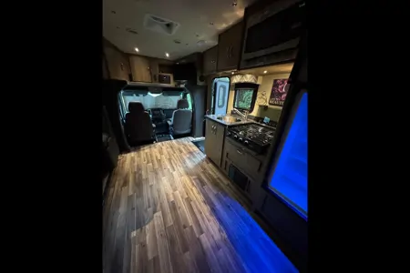 Travel in Class Mercedes-Benz Isata3 Class C