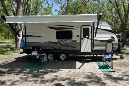 Family-Friendly 20' Trailer – Queen Murphy Bed + Bunks