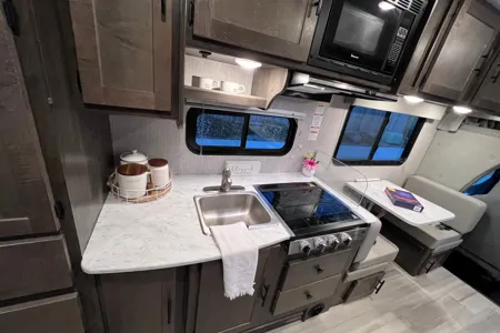 2022 Coachmen - Very Clean and Easy to Drive