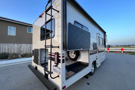 2022 Coachmen - Very Clean and Easy to Drive