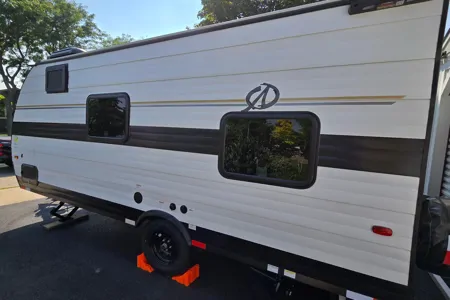 Koungrith's Cruiser RV AVENIR Travel Trailer