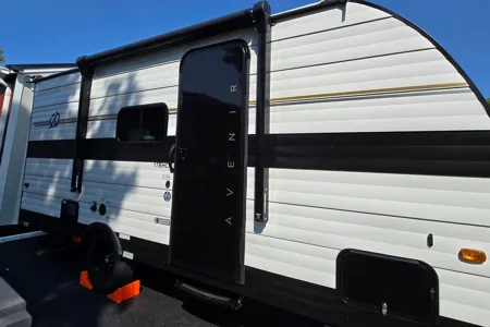 Koungrith's Cruiser RV AVENIR Travel Trailer