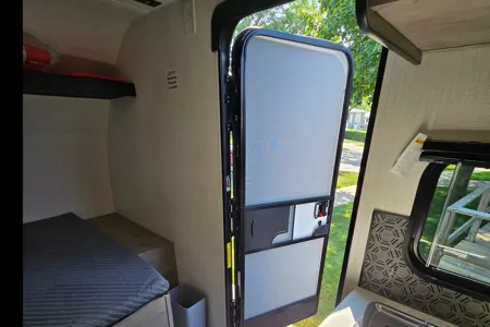 Koungrith's Cruiser RV AVENIR Travel Trailer