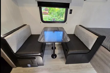 Koungrith's Cruiser RV AVENIR Travel Trailer