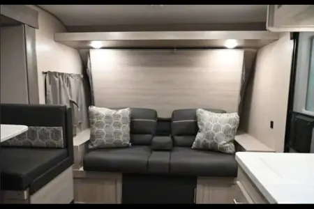 'Cat' the 2022 Coachmen Catalina Summit ACO900