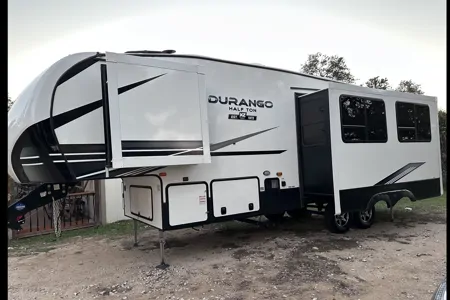 Lee’s KZ Durango half ton Fifth Wheel