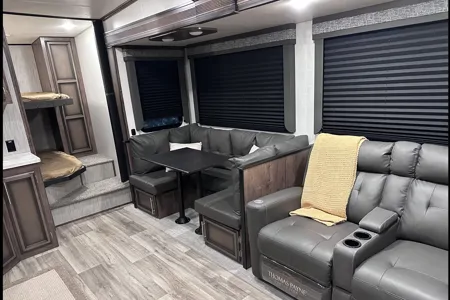 Lee’s KZ Durango half ton Fifth Wheel