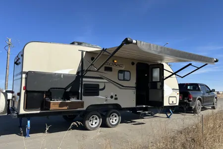 Jing's Venture RV Sonic 220 Travel Trailer