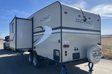 Jing's Venture RV Sonic 220 Travel Trailer